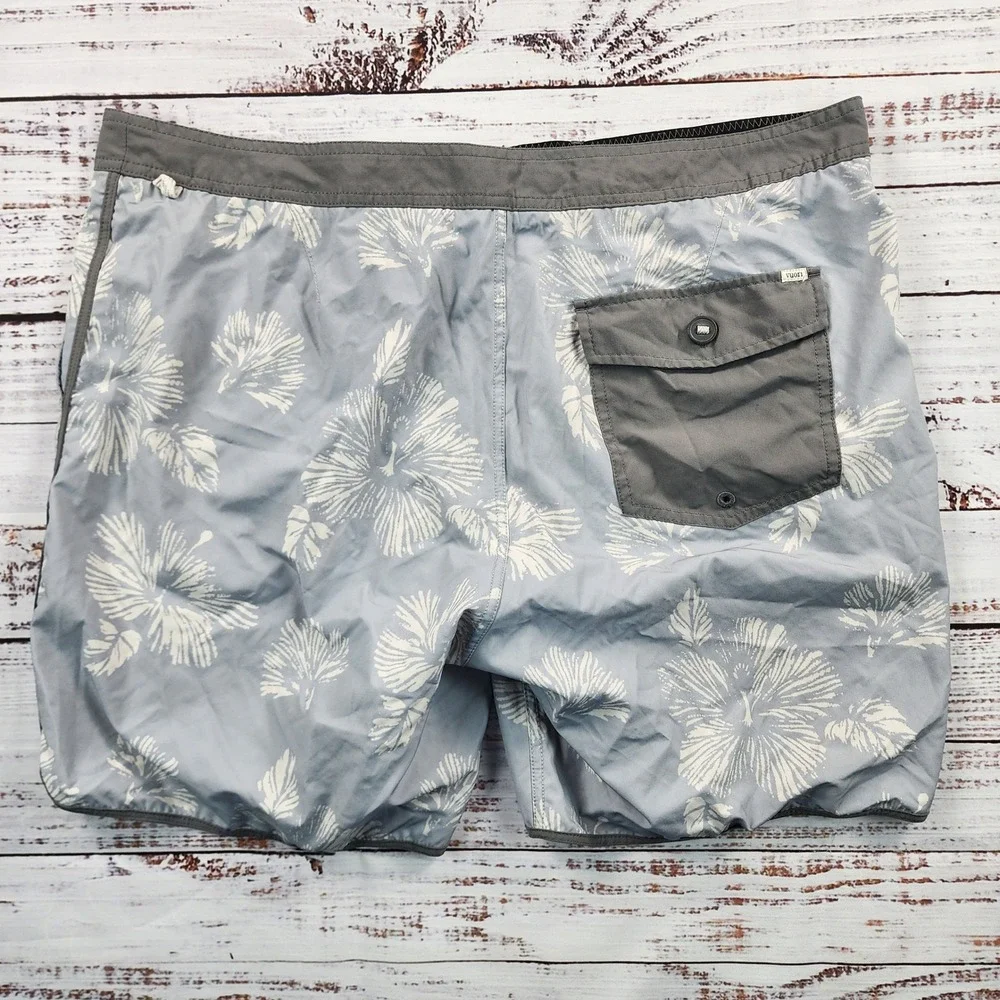 Vuori Cruise Boardshorts Mens 38 Ink Hydrangea Floral Swim Trunks V314 Blue Grey